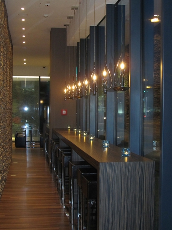 Imagen del bar/restaurante del Motel One Salzburg - Süd. Foto 2