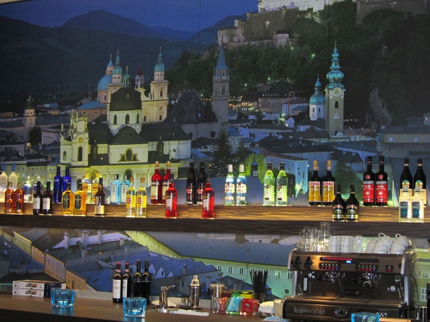 Imagen del bar/restaurante del Motel One Salzburg - Süd. Foto 3