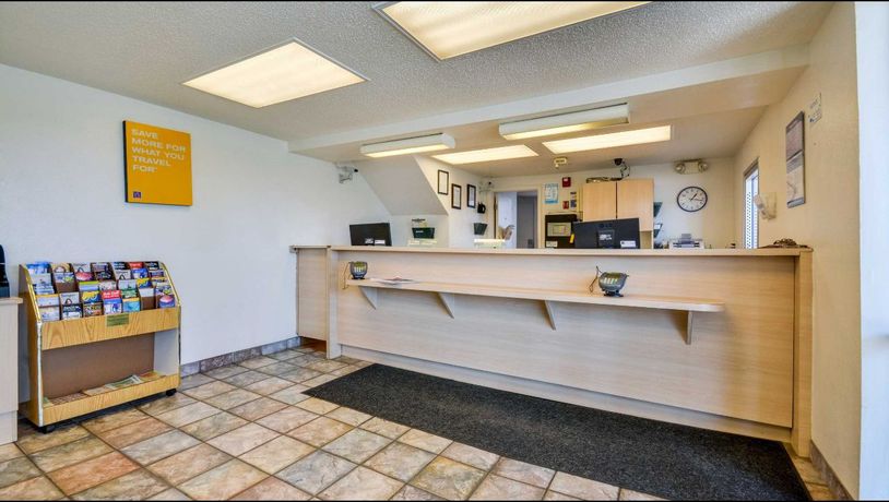 Imagen de los interiores del Motel Oyo Hotel Mobile, Al I-65 At Airport Blvd. Foto 6