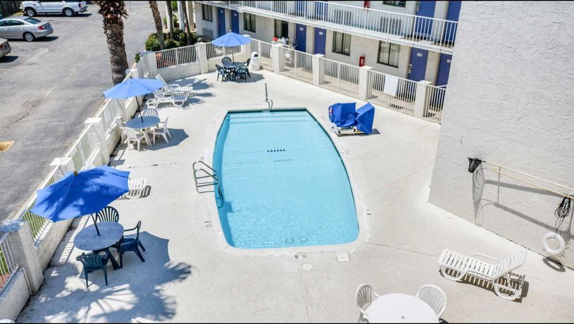Imagen de la piscina del Motel Oyo Hotel Mobile, Al I-65 At Airport Blvd. Foto 7