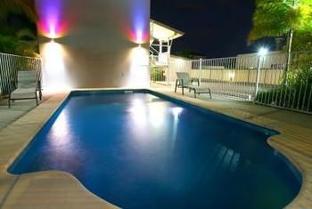 Imagen de la piscina del Motel Pacific Coast, Labrador. Foto 6