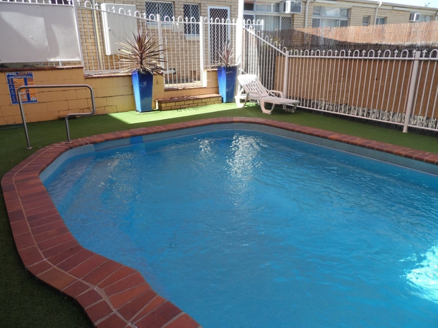 Imagen de la piscina del Motel Paramount, Kangaroo Point. Foto 8