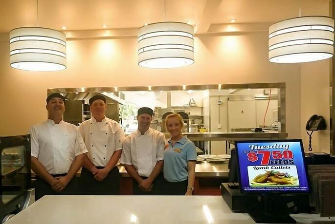 Imagen del bar/restaurante del Motel Park Beach Hotel. Foto 18