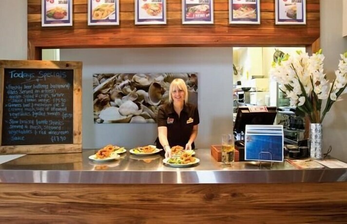 Imagen del bar/restaurante del Motel Park Beach Hotel. Foto 19