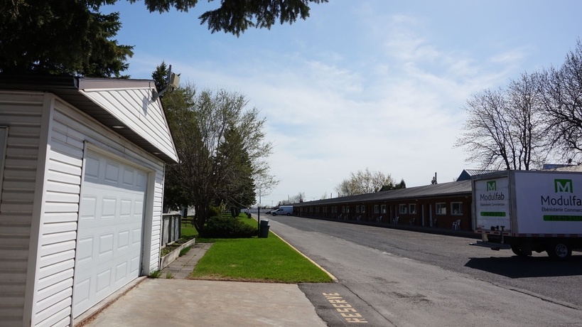 Imagen de los exteriores del Motel R-100. Foto 13