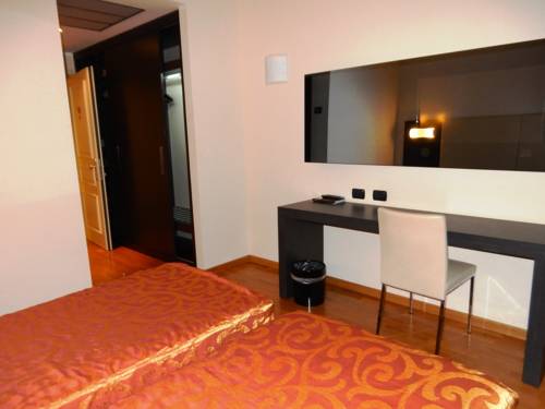 Imagen de la habitación del Motel Raya Hotel. Foto 4