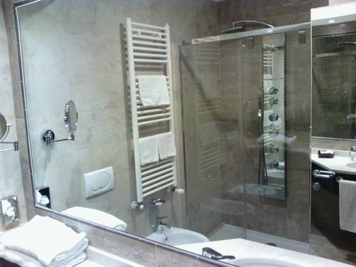 Imagen de la habitación del Motel Raya Hotel. Foto 7