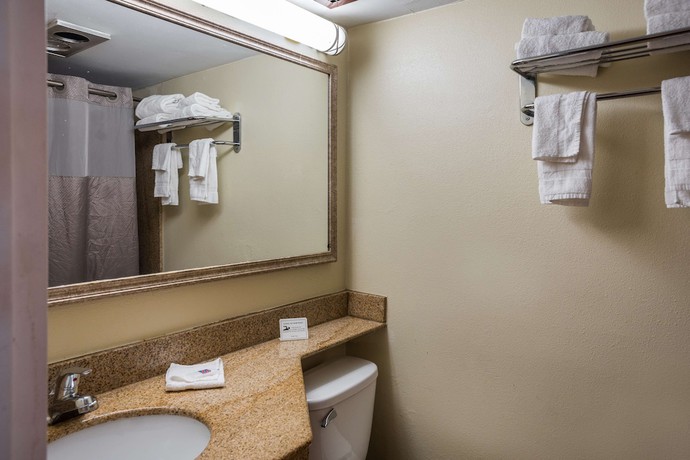 Imagen de la habitación del Motel Red Carpet Inn & Suites. Foto 5