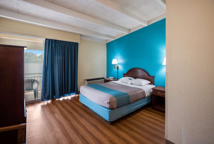 Imagen de la habitación del Motel Red Carpet Inn & Suites. Foto 6