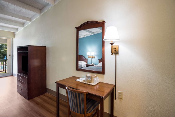 Imagen de la habitación del Motel Red Carpet Inn & Suites. Foto 10