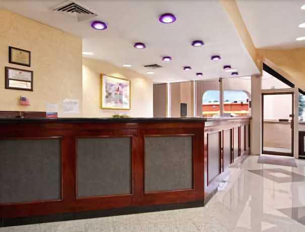 Imagen de los interiores del Motel Red Carpet Inn & Suites. Foto 14