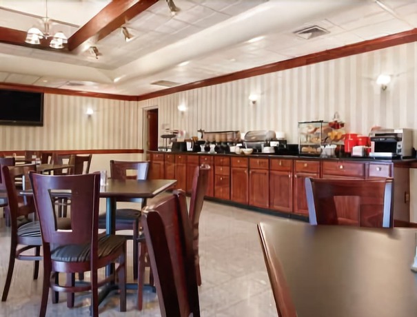 Imagen del bar/restaurante del Motel Red Carpet Inn & Suites. Foto 2