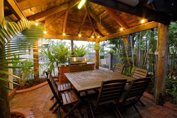 Imagen de los exteriores del Motel Reef Palms. Foto 14