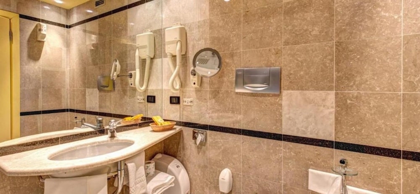 Imagen de la habitación del Motel Regal, Abbiategrasso. Foto 19