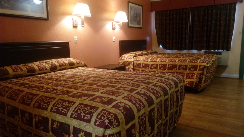 Imagen de los interiores del Motel Regency Of Brea. Foto 12