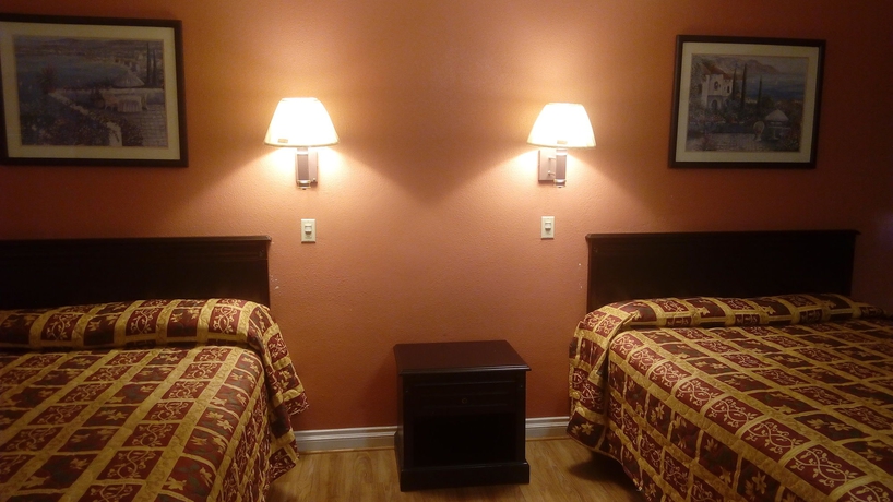 Imagen de los interiores del Motel Regency Of Brea. Foto 14