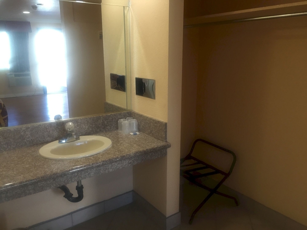 Imagen de la habitación del Motel Regency Of Brea. Foto 4