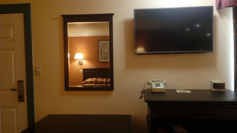 Imagen de la habitación del Motel Regency Of Brea. Foto 10
