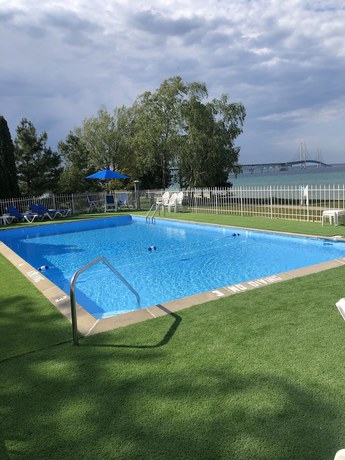 Imagen de los exteriores del Motel Riviera, Mackinaw City. Foto 13