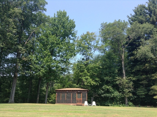 Imagen de los exteriores del Motel Robin Hood, Saratoga Springs. Foto 12