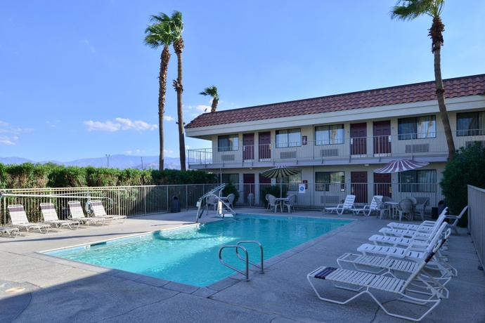 Imagen de la piscina del Motel Rodeway Inn and Suites Thousand Palms - Rancho Mirage. Foto 15