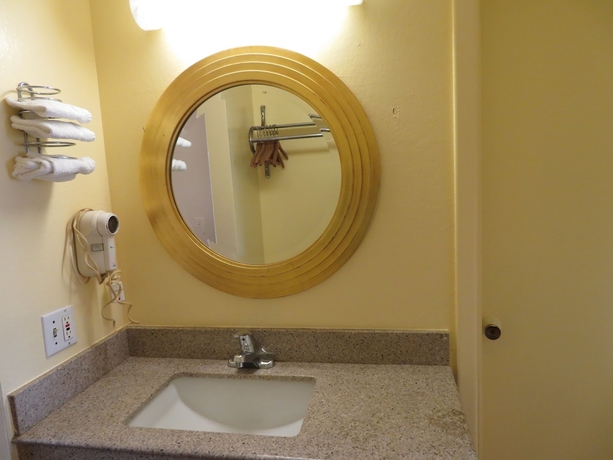 Imagen de la habitación del Motel Royal Crest. Foto 11