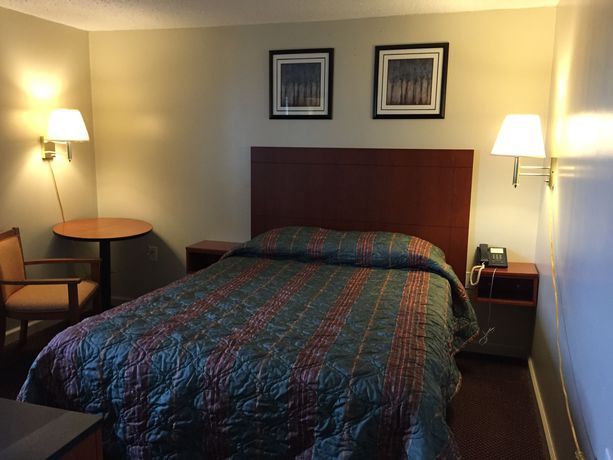 Imagen de la habitación del Motel Royal Inn, Watertown. Foto 5