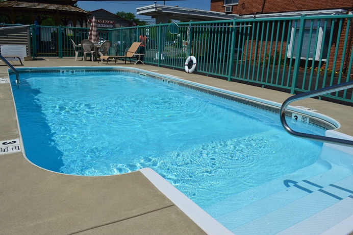Imagen de la piscina del Motel Sands Niagara Falls. Foto 13