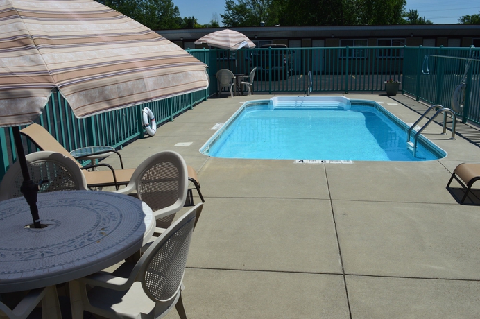 Imagen de la piscina del Motel Sands Niagara Falls. Foto 16