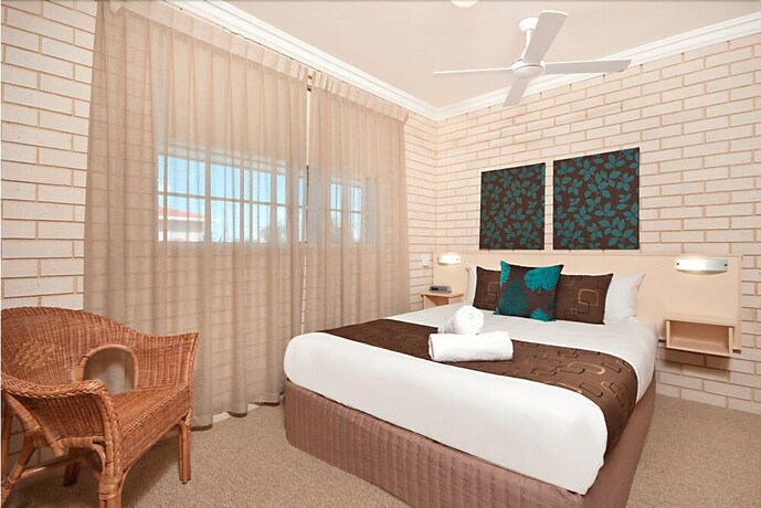 Imagen de la habitación del Motel Santa Fe and Holiday Units. Foto 13