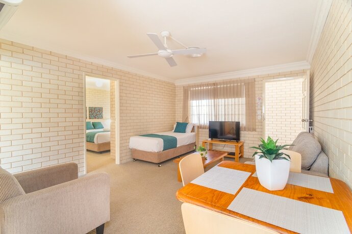 Imagen de la habitación del Motel Santa Fe and Holiday Units. Foto 16