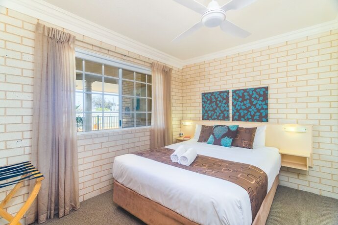 Imagen de la habitación del Motel Santa Fe and Holiday Units. Foto 25