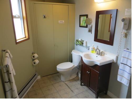 Imagen de la habitación del Motel Schooner, Tofino. Foto 15