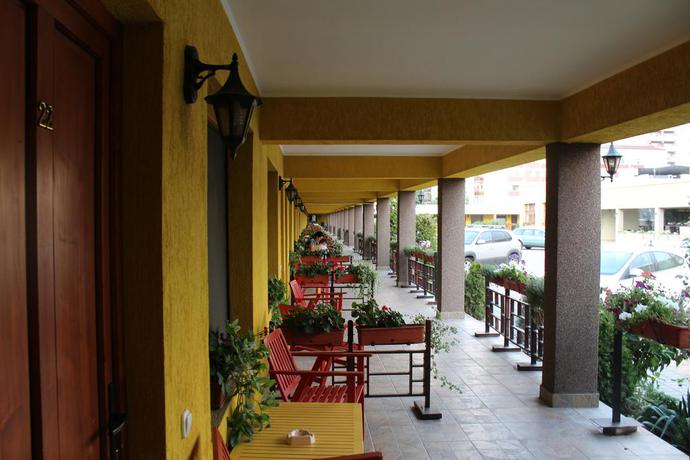 Imagen de los exteriores del Motel Select, Satu mare. Foto 7