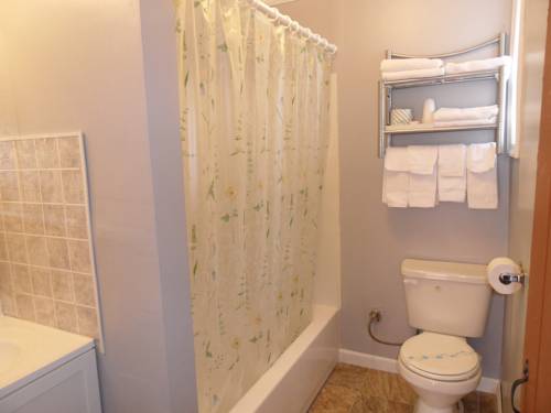 Imagen de la habitación del Motel Seven Dwarfs and Cabins. Foto 12