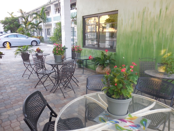 Imagen de los exteriores del Motel Shalimar. Foto 9