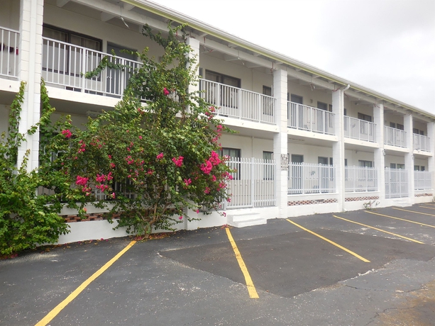 Imagen de los exteriores del Motel Shalimar, Miami. Foto 11