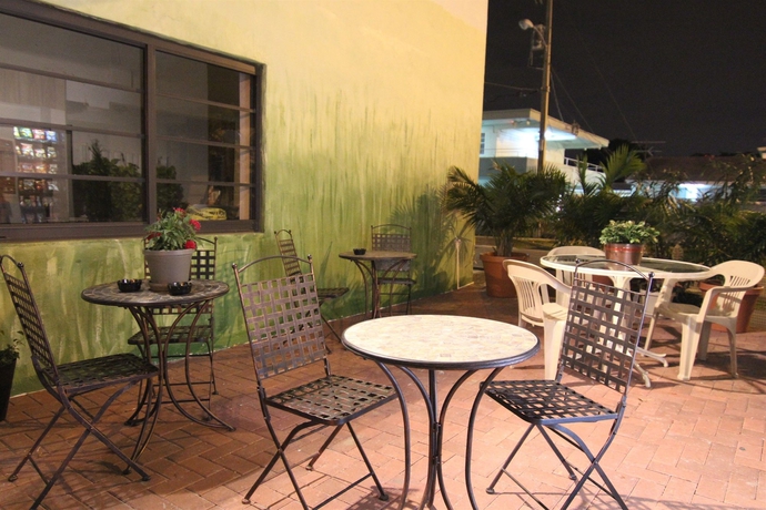 Imagen de los exteriores del Motel Shalimar, Miami. Foto 12