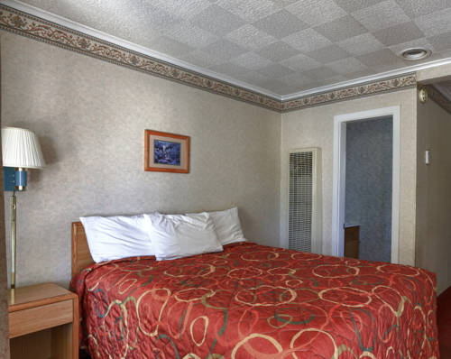 Imagen de la habitación del Motel Shasta Pines and Suites. Foto 5