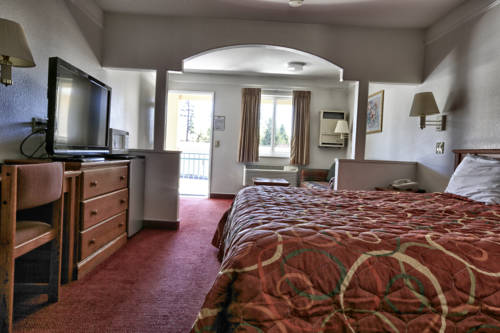 Imagen de la habitación del Motel Shasta Pines and Suites. Foto 13