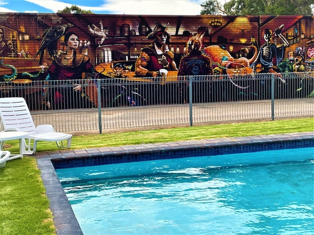 Imagen de la piscina del Motel Ship Inn, Traralgon. Foto 19