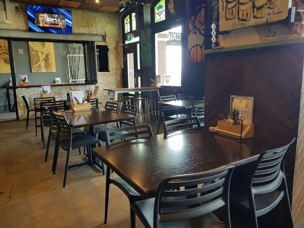 Imagen del bar/restaurante del Motel Six Degrees. Foto 12