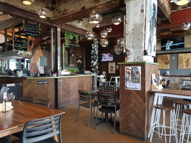 Imagen del bar/restaurante del Motel Six Degrees. Foto 13