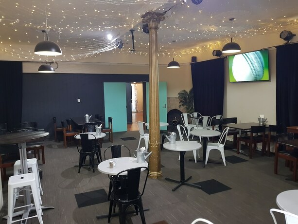Imagen del bar/restaurante del Motel Six Degrees. Foto 14