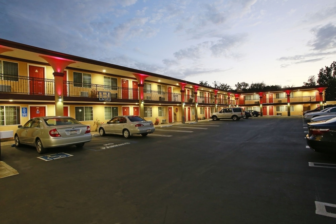 Imagen de los interiores del Motel Sky Palm. Foto 17
