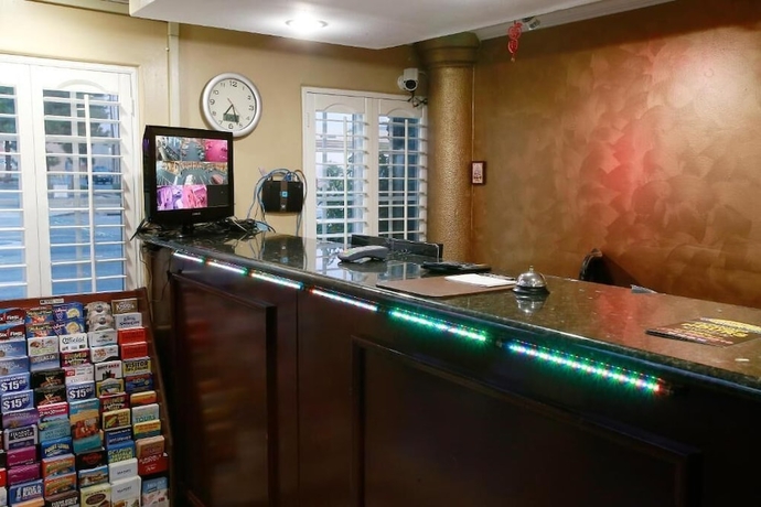 Imagen de los interiores del Motel Sky Palm. Foto 18