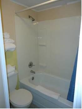 Imagen de la habitación del Motel Skyline and Campus Inn. Foto 3