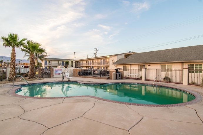 Imagen de la piscina del Motel Studio 6 Mojave, Ca - Airport. Foto 19