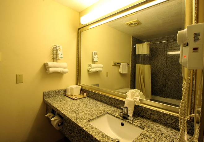 Imagen de la habitación del Motel Sunburst Spa and Suites. Foto 7