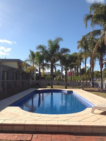 Imagen de la piscina del Motel Sunraysia and Holiday Apartments. Foto 18